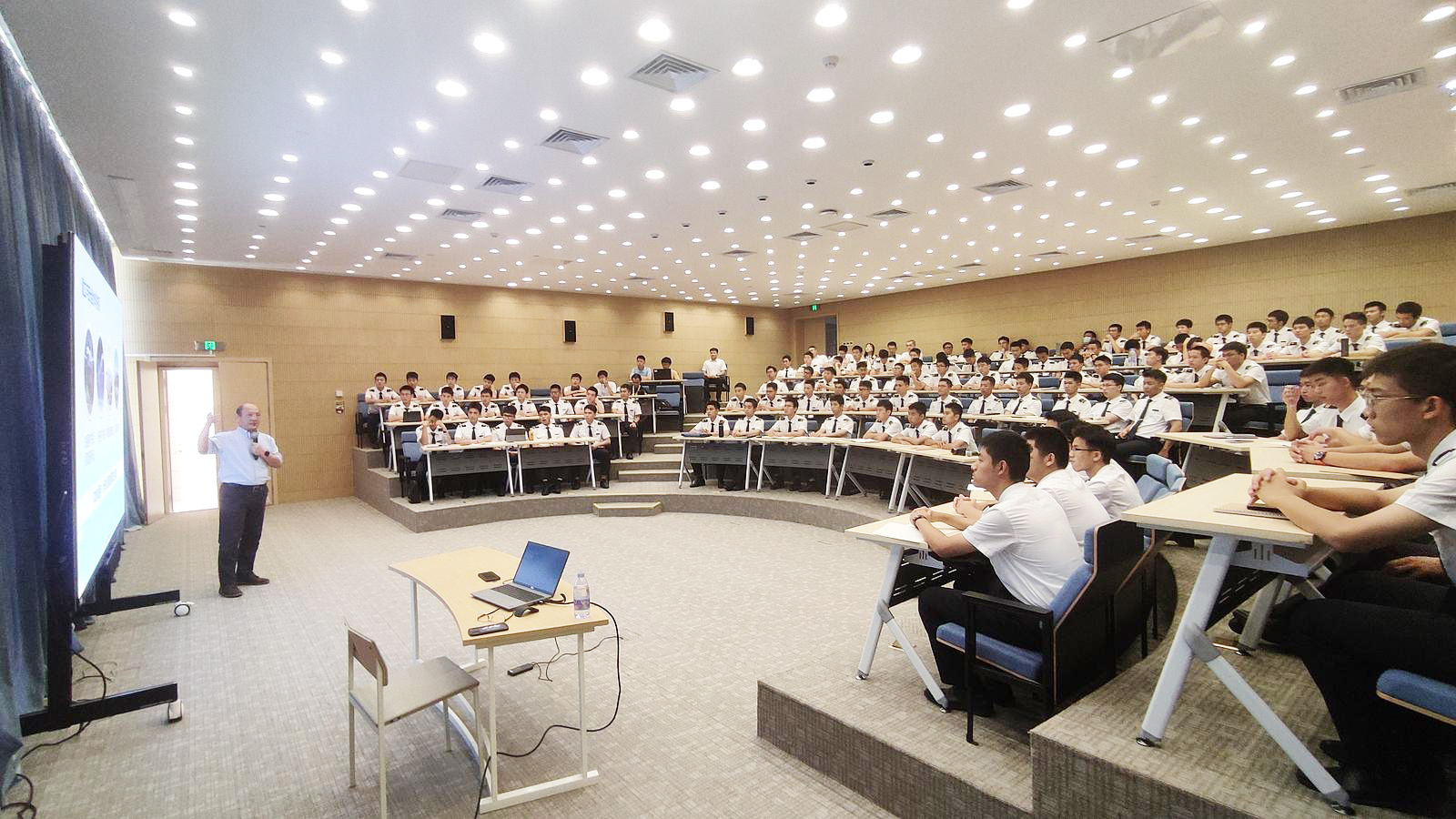 大学关系